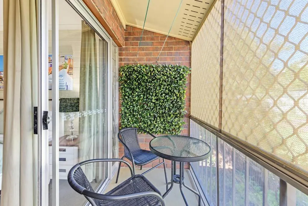 Hidden Away In New Farm ~ 1 Bed/1 Bath/1 Car Apartment Brisbane 0*,